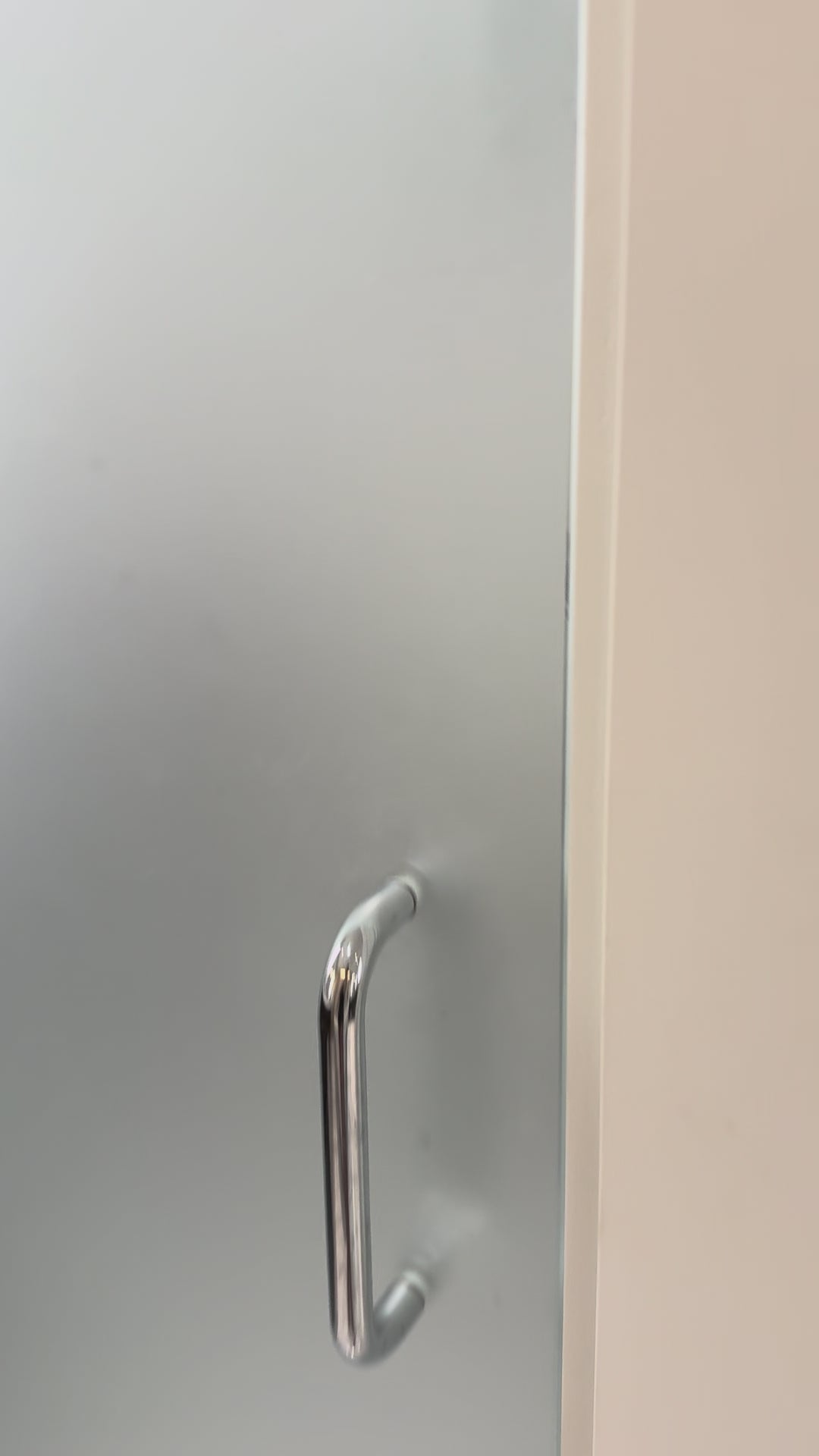 Video of someone getting pranked by a dummy Inflatable Squatting Andy